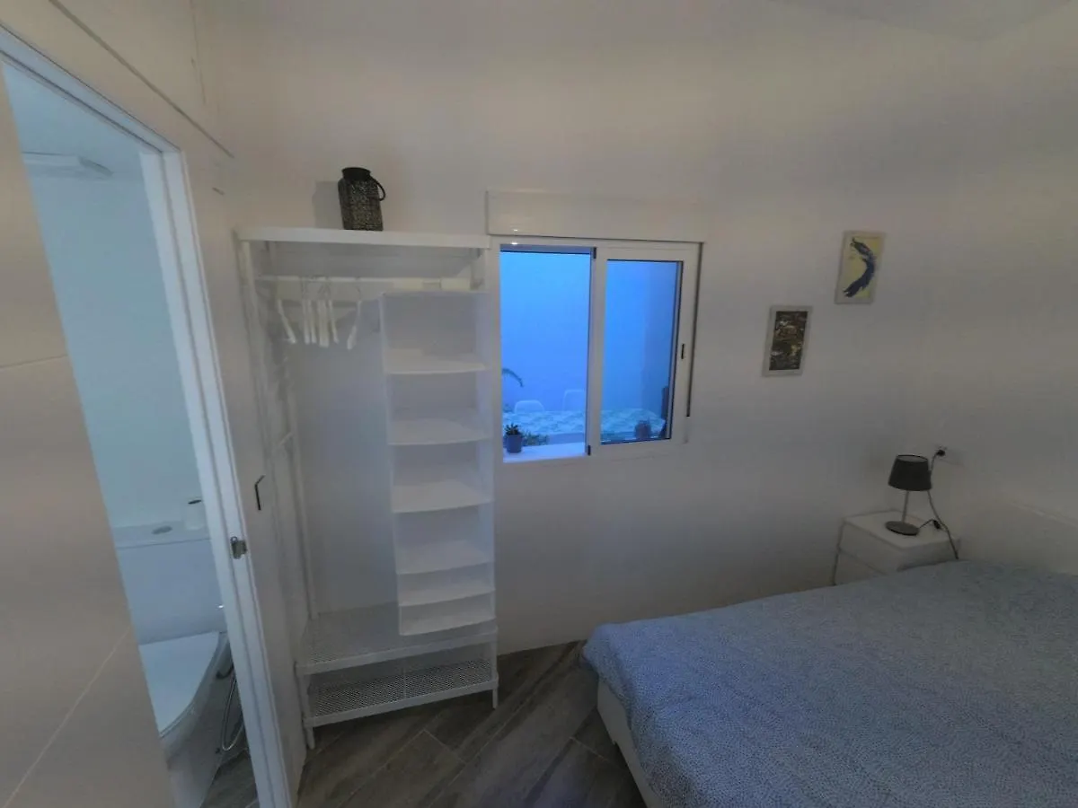 بيت ضيافة Room With Private Bathroom - Vivienda Vacacional Out Of Blue سانتا كروث ذي لا بال