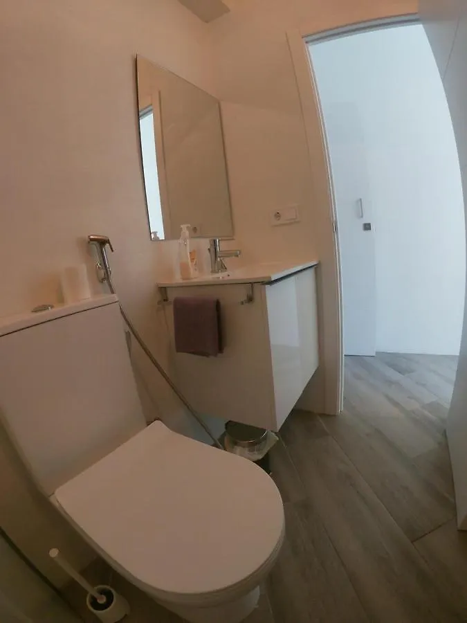 Room With Private Bathroom - Vivienda Vacacional Out Of Blue سانتا كروث ذي لا بال 0*,